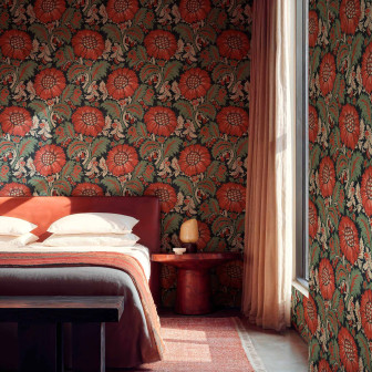 Tapet floral cu design elegant într-un dormitor