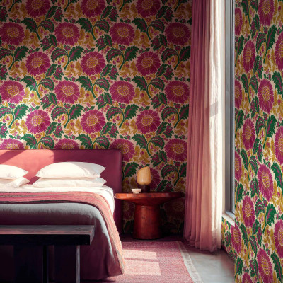 Tapet floral cu design stilizat în dormitor