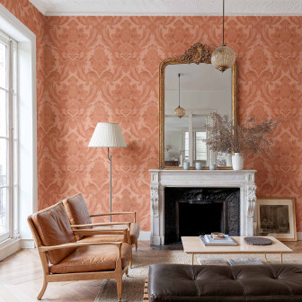 Tapet damasc venețian piersică într-un interior clasic