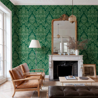 Tapet cu design damasc venețian, nuanță smarald, într-un interior clasic.