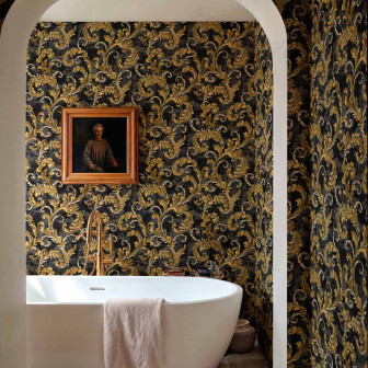 Tapet cu model damasc bizantin în nuanțe de onix într-o baie luxoasă