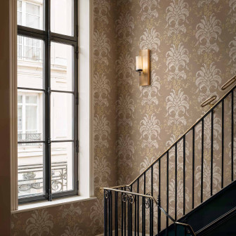 Tapet cu model damasc intr-un interior elegant