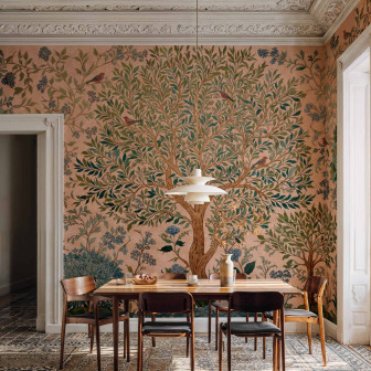 Tapet cu design copac și păsări într-o sufragerie elegantă