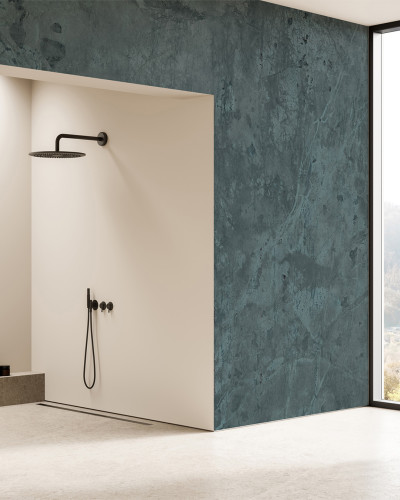 Tapet cu design abstract albastru și gri într-o baie modernă