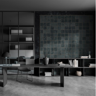 Tapet cu design abstract, inspirat de adâncurile marine, într-un birou modern
