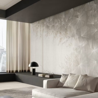 Tapet floral elegant într-un interior modern