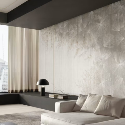 Tapet floral elegant într-un interior modern