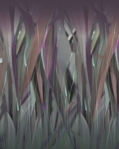 Tapet decorativ cu design floral abstract în nuanțe de mov, verde și roz într-o baie modernă.