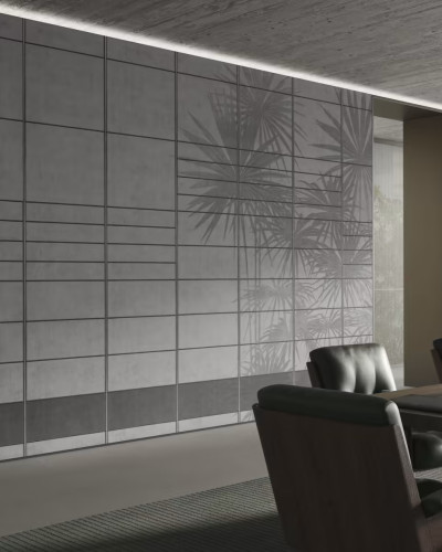 Tapet modern cu design minimalist, inspirat din natura, cu un efect subtil de beton și siluete de palmieri imprimate.
