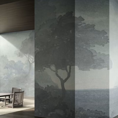 Tapet cu design artistic, minimalist, cu un copac solitar care se ridică din peisajul marin