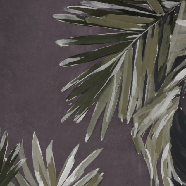 Tapet cu frunze tropicale, pe fundal mov, într-un living modern