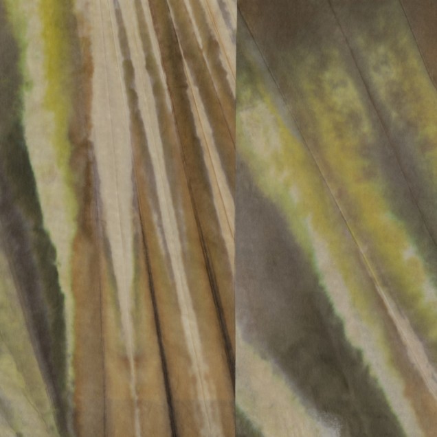Tapet modern cu design abstract in nuante de verde, maro si auriu.