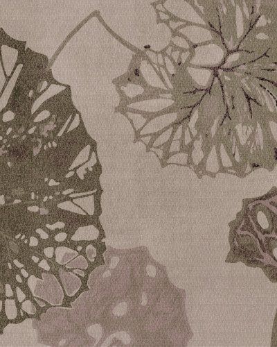 Wallpaper cu frunze delicate pe fond texturat, in nuante de gri si maro