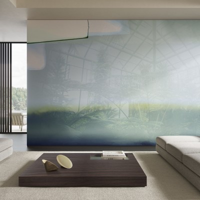 Tapet Greenhouse, Variant 1, cu design unic, reprezentând o seră cu o atmosferă relaxantă și luminoasă. Tonurile de verde și albastru creează o senzație de liniște și armonie, perfectă pentru a crea o atmosferă primitoare în orice cameră.