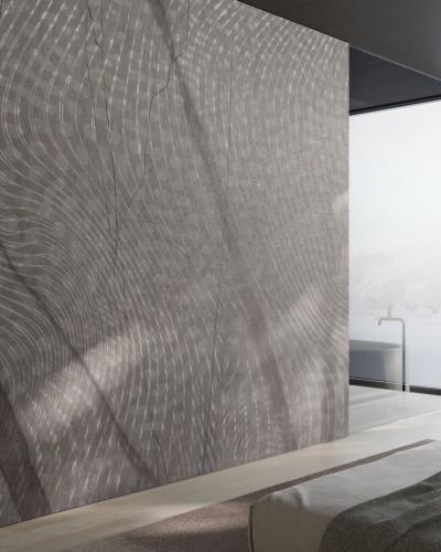 Tapet cu design minimalist, cu linii fine si ondulate intr-o nuanta de gri