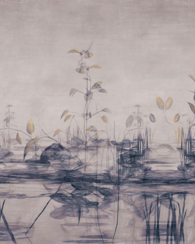 Tapet Stillness Variant 1, cu flori delicate, perfect pentru a crea o ambianță relaxantă.