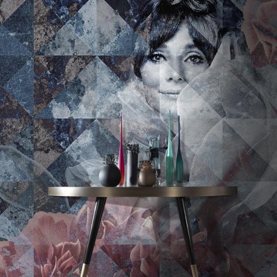 Tapet modern cu imagine a unei femei pe un fundal geometric abstract