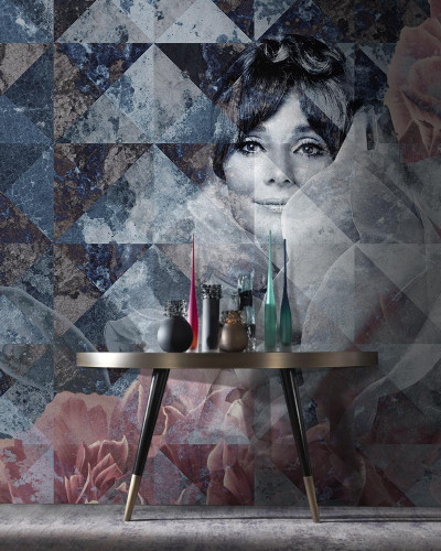 Tapet modern cu imagine a unei femei pe un fundal geometric abstract