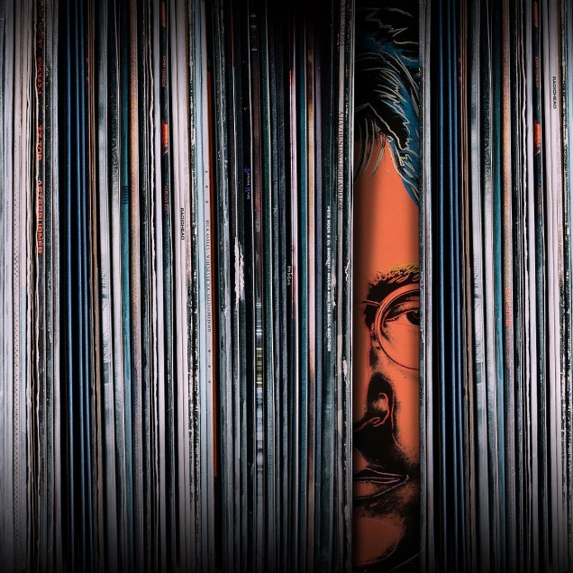 Imagine pe perete Music Matter - un perete plin de muzică. Un mix elegant de viniluri și o față misterioasă.