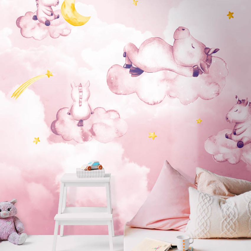 Imagine murală cu unicorni în nori, pe un cer roz
