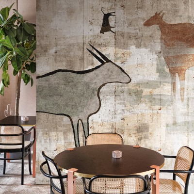 Tapet modern cu design inspirat din arta primitivă, ce prezintă o imagine cu animale