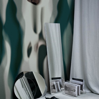 Tapet abstract cu nuanțe de verde și gri, perfect pentru a crea o atmosferă calmă și relaxantă.