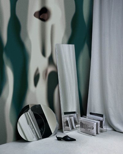 Tapet abstract cu nuanțe de verde și gri, perfect pentru a crea o atmosferă calmă și relaxantă.