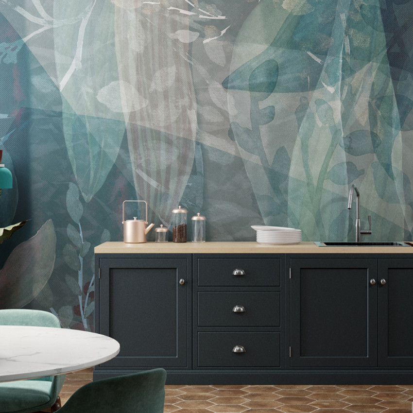 Tapet modern cu design abstract de frunze si forme geometrice in nuante de verde si gri.