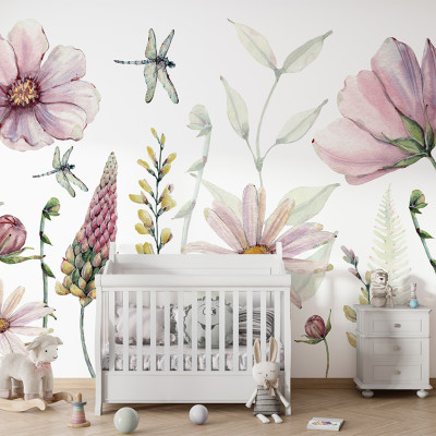 Tapet floral cu flori delicate și libelule, pictate cu acuarele, pe fundal alb.