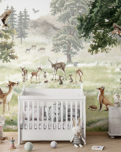 Tapet cu animale din pădure, inclusiv cerbi, vulpi, veverițe, bufnițe și alte animale, ideal pentru camera copilului
