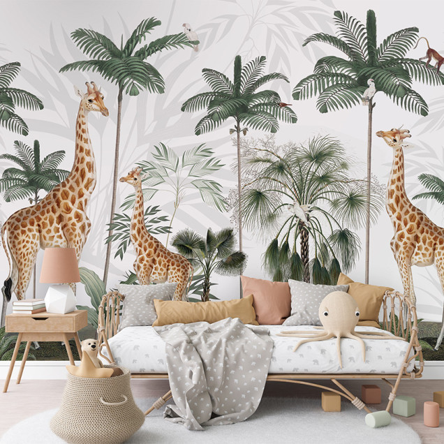 Tapet cu girafe grațioase și palmieri tropicali, perfect pentru camera copilului