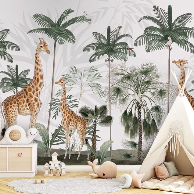 Tapet cu girafe grațioase și palmieri tropicali, perfect pentru camera copilului