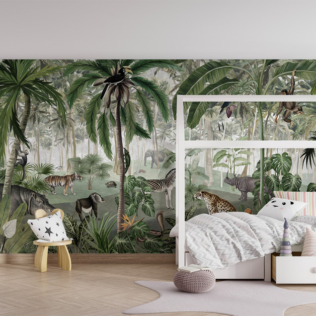 Tapet cu design jungle, cu palmieri, animale sălbatice și o ambianță exotică