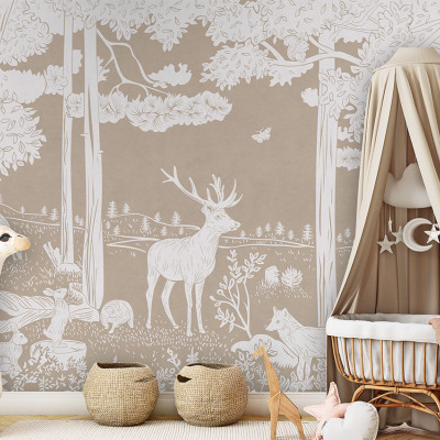 Tapet monocrom cu design forestier, cu siluete delicate de copaci, animale și plante în nuanțe de maro și alb