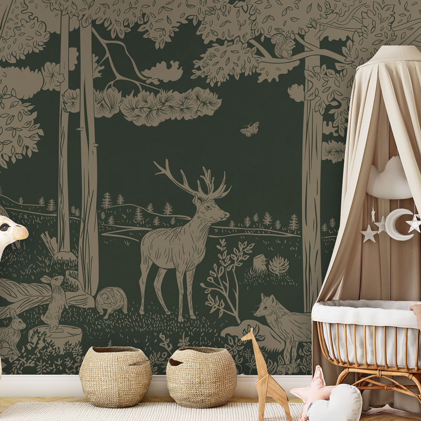 Wallpaper cu imagine a unei păduri monocrome, cu detalii de animale și copaci.  Paleta de culori este verde vintage.