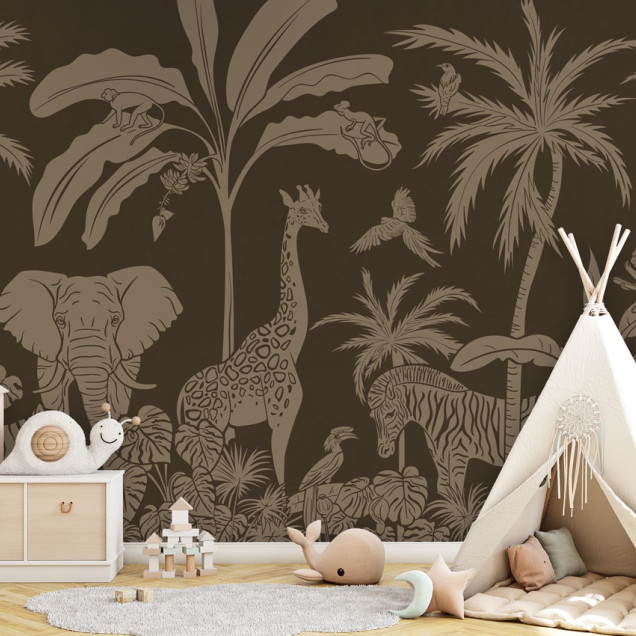 Tapet Monochrome Jungle - Brown Vintage cu motive de animale de safari și palmieri pe un fundal maro.