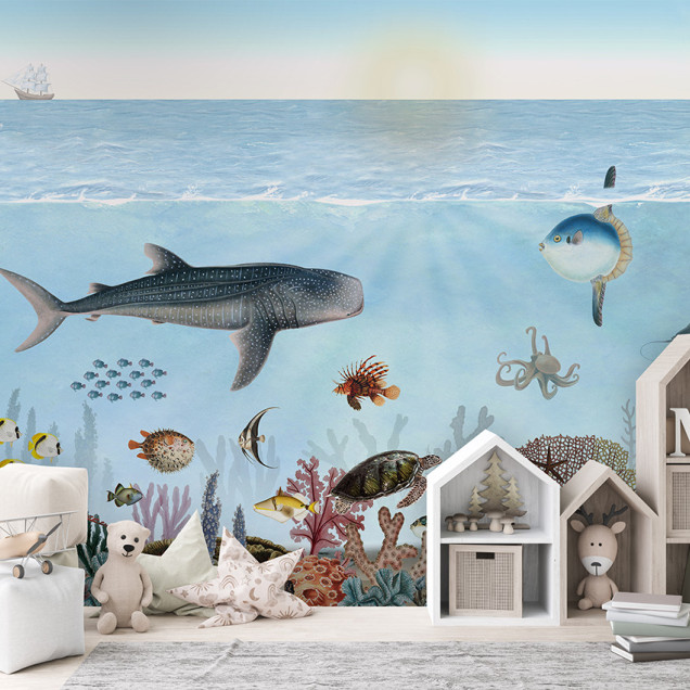 Tapet personalizat Ocean Lookbook, cu o imagine a unui recif de corali vibrant, cu pesti multicolori, rechini si alte vietuitoare marine.