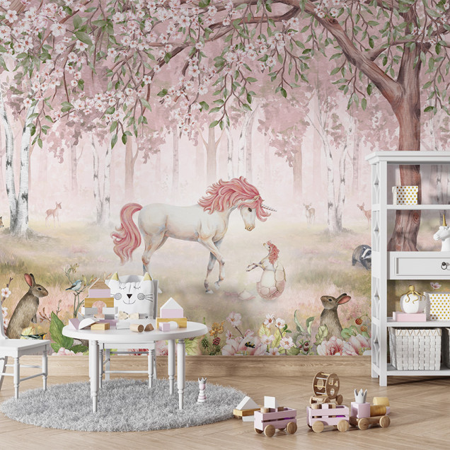 Tapet personalizat Pădurea Unicornilor - Roz, cu un unicorn roz adorabil într-o pădure fermecată.