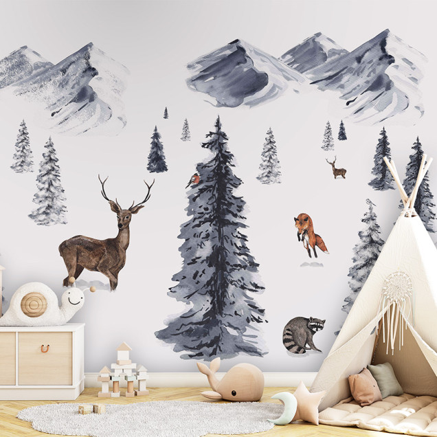 Tapet personalizat Winter Wonderland cu o padure fermecatoare de iarna, cu brazi, animale adorabile si munti inzapeziti.