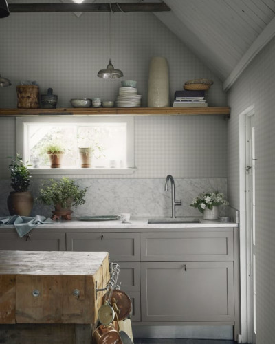Tapet lavabil cu design delicat, perfect pentru un interior modern și elegant.