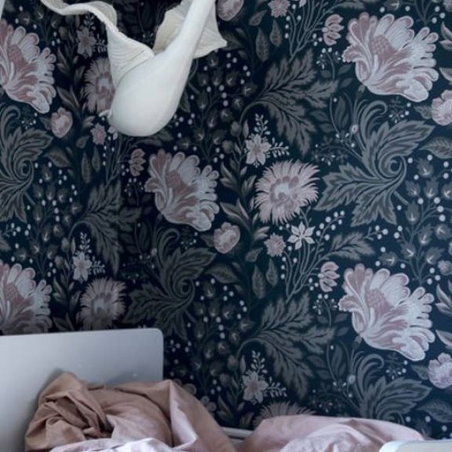 Tapet lavabil cu design floral Ava Dark Blue, culoare albastru închis