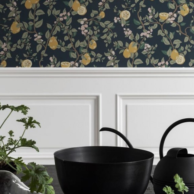 Tapet lavabil cu flori Kvitten Dark Blue