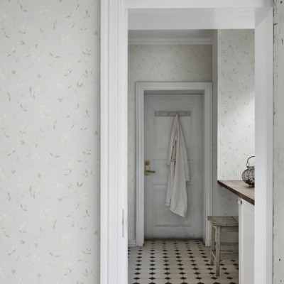 Tapet lavabil cu un design delicat de flori mici, in nuanta de blue, perfect pentru a adauga un plus de rafinament si eleganta in orice incapere.