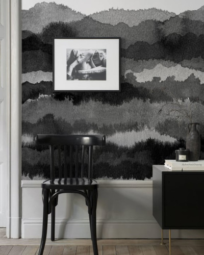 Tapet lavabil Midnatt Dark Grey cu design abstract în nuanțe de gri închis