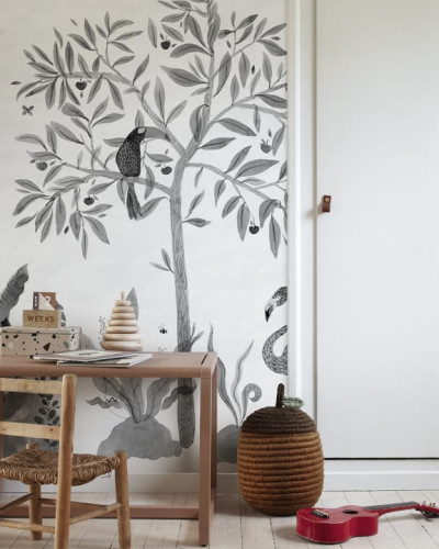 Tapet lavabil cu un design elegant, cu un copac cu frunze delicate, un flamingo și o pasăre, toate desenate într-o nuanță de gri, pe un fundal alb.