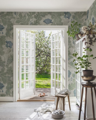 Tapet lavabil Poppy Garden Green cu flori delicate si frunze verzi
