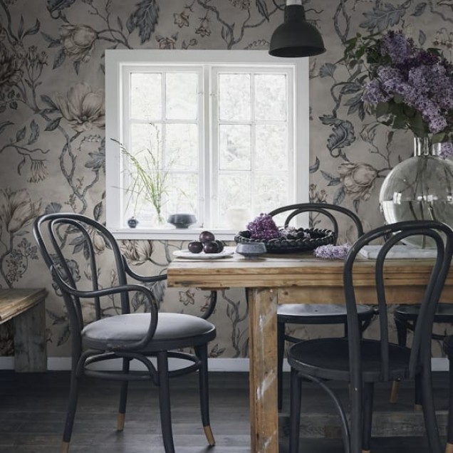 Tapet floral cu flori delicate în tonuri pastelate