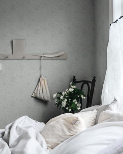 Tapet lavabil cu flori delicate, perfect pentru dormitor, design minimalist