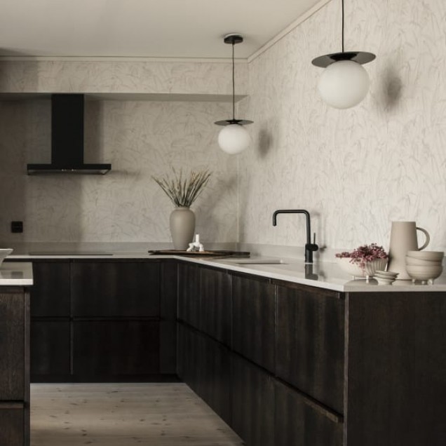 Tapet lavabil cu design minimalist, cu model discret si textura fina.