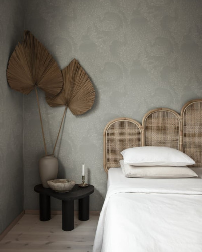 Tapet lavabil, Evelina Sage Green, cu un design discret, modern, în nuanțe de verde salvie.